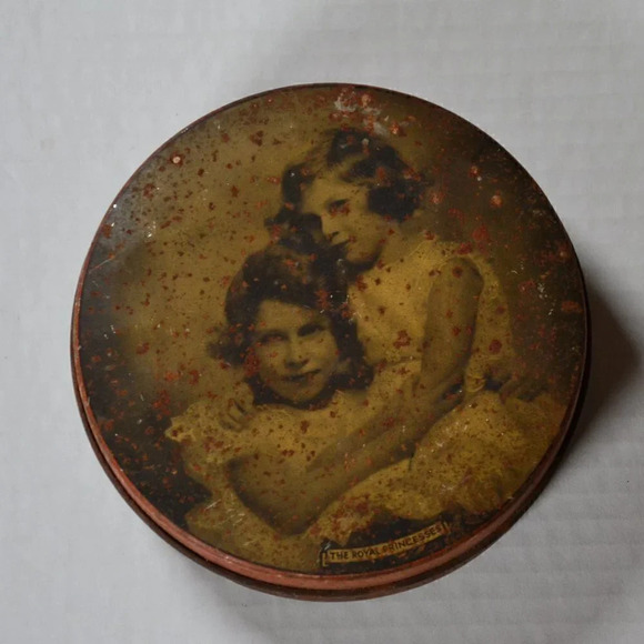 Vtg Princesses Elizabeth  & Margaret Tin - Picture 1 of 3